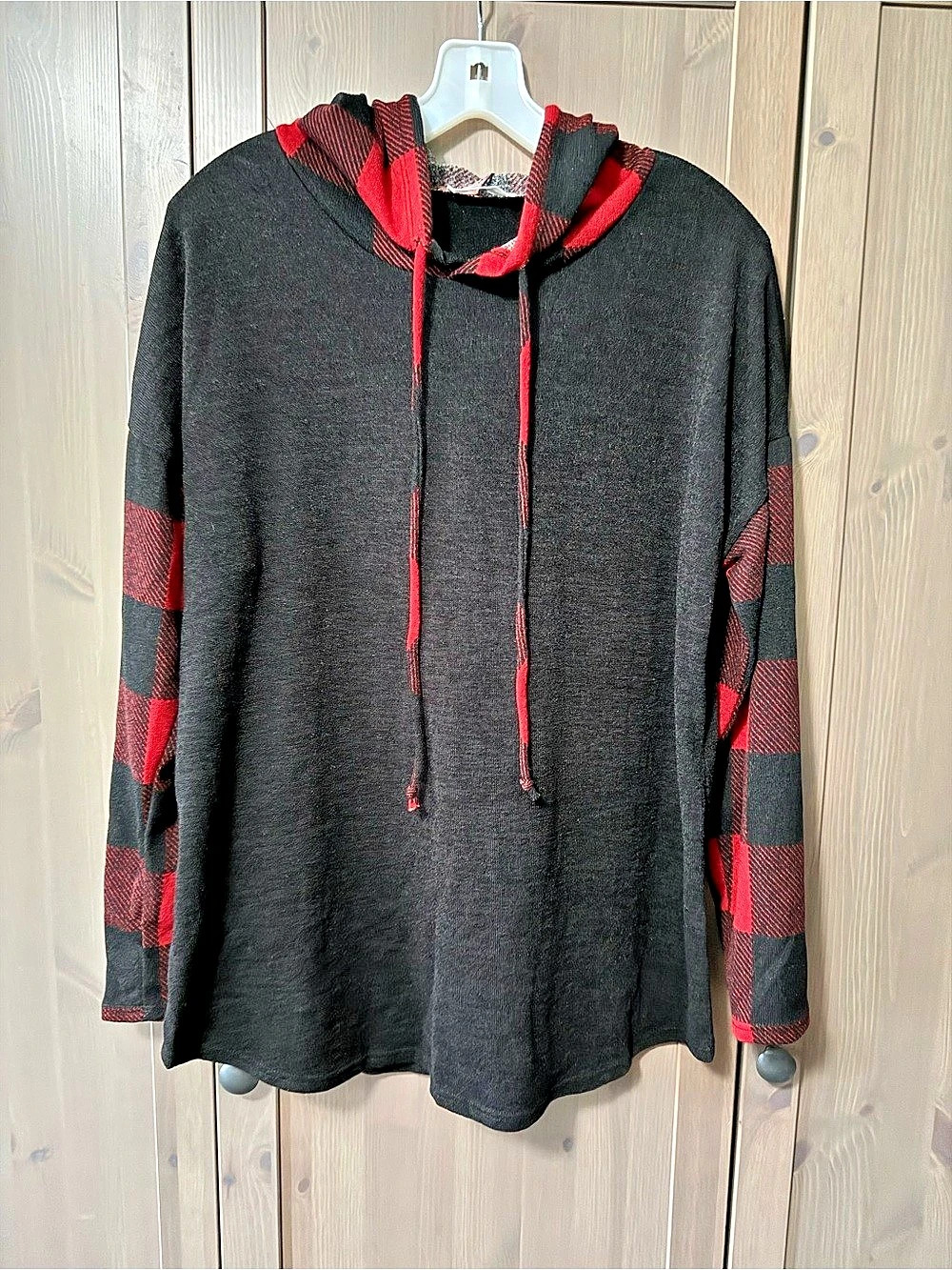 ChicSoul.com Plus Plaid Sleeve Hoodie in Black & Red Size XL